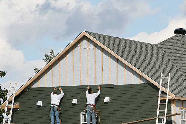Professional Siding technician working in Valencia, PA